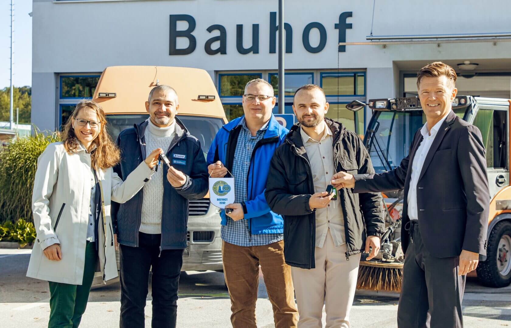 Stadt Salzburg spendet 11 Fahrzeuge