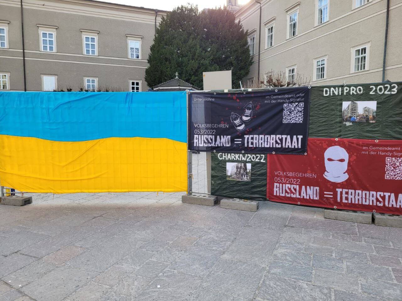 In Salzburg wurden Unterschriften für die Anerkennung Russlands als Terrorstaat gesammelt.